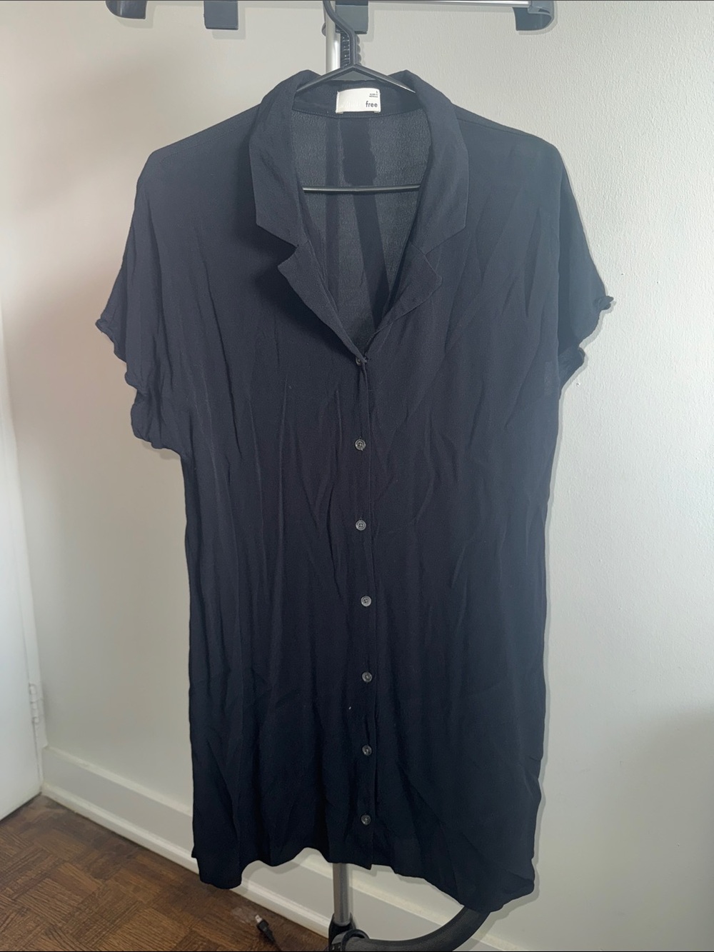 Black Short-Sleeve Button-Front Shirt qdress